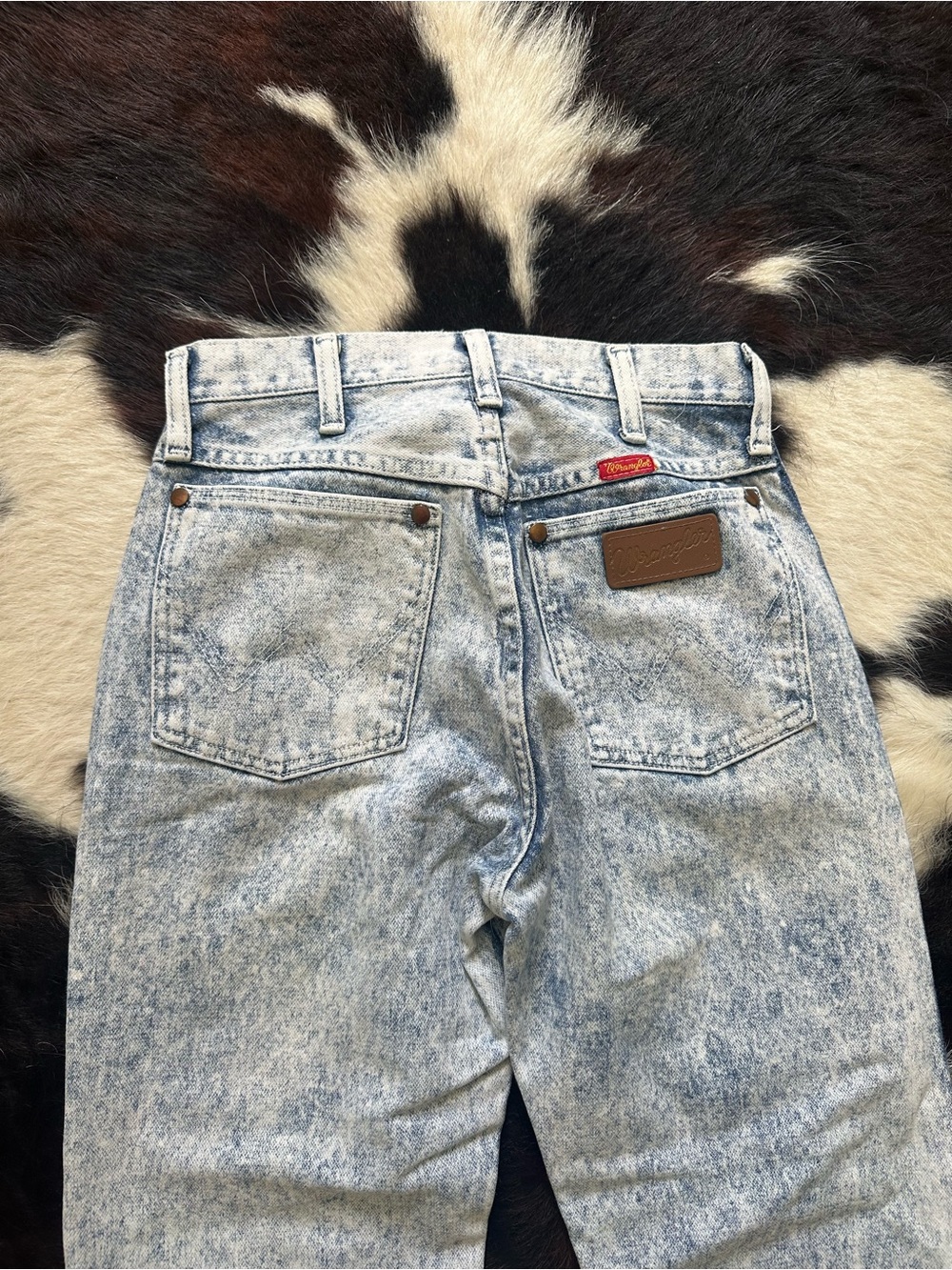 Vintage Women’s Wrangler Acid Wash Denim Jeans - Light Blue 26” waist - Picture 6 of 6